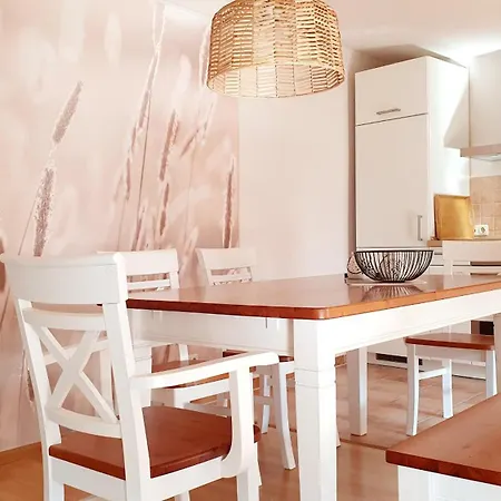 Moderne Mit Terrasse & Viel Platz Nahe Fuerst-pueckler-park *