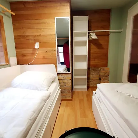 Ferienwohnung, Fruehstueck Gegenueber,parkplatz Kostenlos Zentrale Ruhige Lage Im Innenhof *