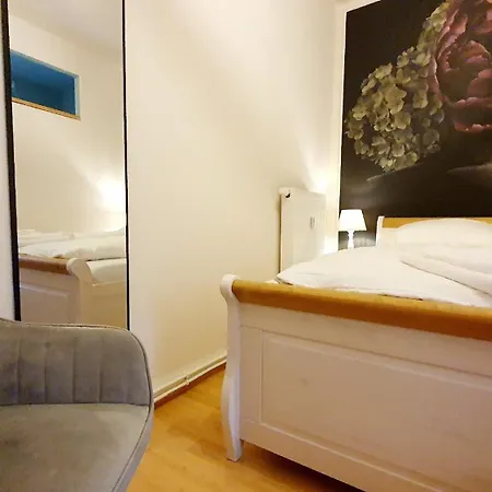 Apartmán Ferienwohnung, Fruehstueck Gegenueber,Parkplatz Kostenlos Zentrale Ruhige Lage Im Innenhof