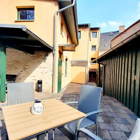 Ferienwohnung, Fruehstueck Gegenueber,Parkplatz Kostenlos Zentrale Ruhige Lage Im Innenhof Bad Muskau