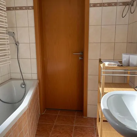 Ferienwohnung, Fruehstueck Gegenueber,Parkplatz Kostenlos Zentrale Ruhige Lage Im Innenhof