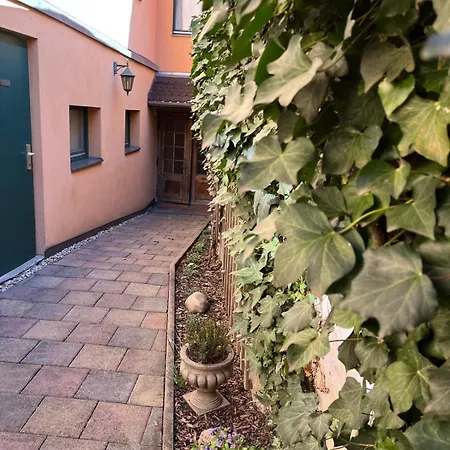 Ferienwohnung, Fruehstueck Gegenueber,Parkplatz Kostenlos Zentrale Ruhige Lage Im Innenhof