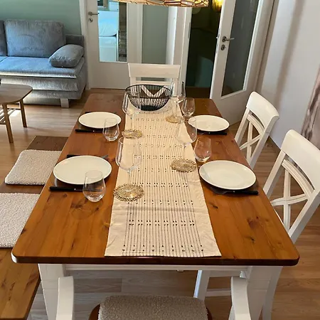 Apartmán Ferienwohnung, Fruehstueck Gegenueber,Parkplatz Kostenlos Zentrale Ruhige Lage Im Innenhof Bad Muskau