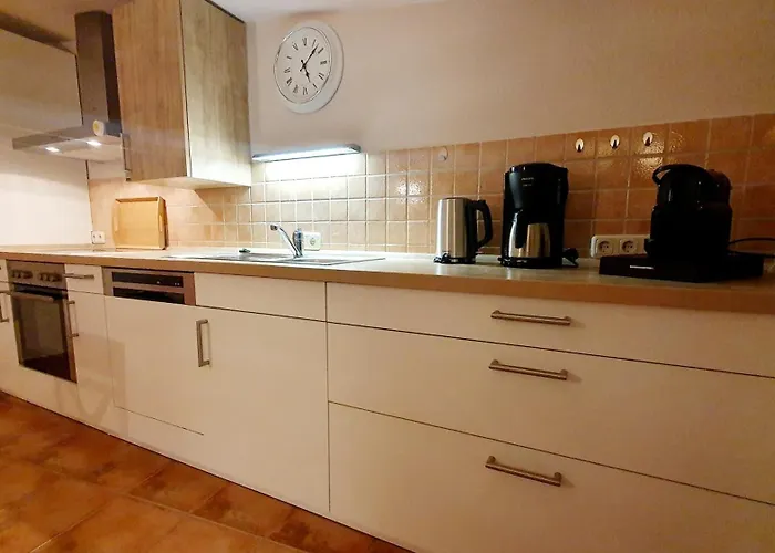Ferienwohnung, Fruehstueck Gegenueber,parkplatz Kostenlos Zentrale Ruhige Lage Im Innenhof *