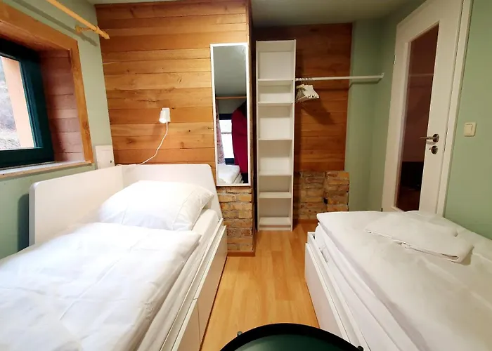 Ferienwohnung, Fruehstueck Gegenueber,parkplatz Kostenlos Zentrale Ruhige Lage Im Innenhof *