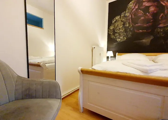 شقة Ferienwohnung, Fruehstueck Gegenueber,parkplatz Kostenlos Zentrale Ruhige Lage Im Innenhof