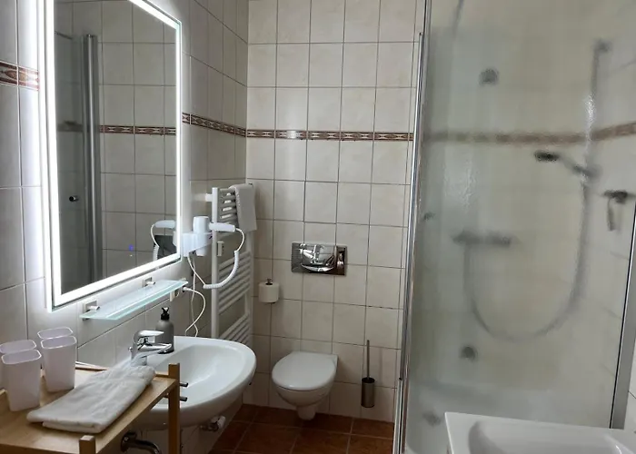 Ferienwohnung, Fruehstueck Gegenueber,parkplatz Kostenlos Zentrale Ruhige Lage Im Innenhof *